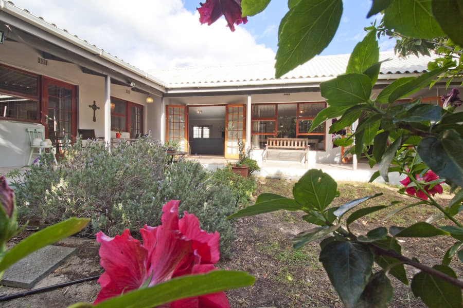4 Bedroom Property for Sale in Sunnydale Western Cape